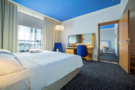 Spojené arabské emiráty Abu Dhabi Park Inn Abu Dhabi Yas Island 7 dňový pobyt Polpenzia Letecky Letisko: Praha June 2026 ( 3/06/26- 9/06/26)