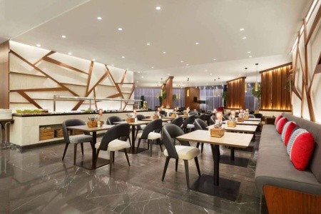 Spojené arabské emiráty Dubaj Tryp By Wyndham Dubai 5 dňový pobyt Raňajky Letecky Letisko: Praha November 2026 (21/11/26-25/11/26)