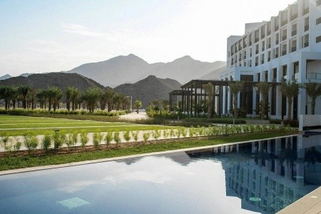 Spojené arabské emiráty Fujairah Intercontinental Fujairah Resort 8 dňový pobyt Raňajky Letecky Letisko: Praha January 2027 (13/01/27-20/01/27)
