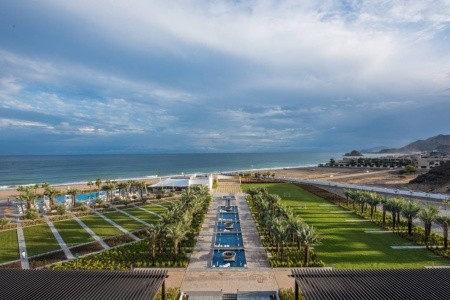 Spojené arabské emiráty Fujairah Intercontinental Fujairah Resort 8 dňový pobyt Raňajky Letecky Letisko: Praha January 2027 (13/01/27-20/01/27)