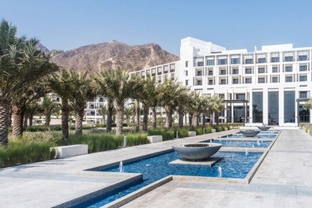 Spojené arabské emiráty Fujairah Intercontinental Fujairah Resort 8 dňový pobyt Raňajky Letecky Letisko: Praha January 2027 (13/01/27-20/01/27)