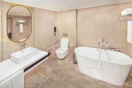 Spojené arabské emiráty Abu Dhabi Sheraton Abu Dhabi Hotel & Resort 8 dňový pobyt All Inclusive Letecky Letisko: Praha October 2026 (23/10/26-30/10/26)