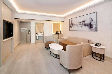 Spojené arabské emiráty Abu Dhabi Sheraton Abu Dhabi Hotel & Resort 8 dňový pobyt All Inclusive Letecky Letisko: Praha October 2026 (23/10/26-30/10/26)