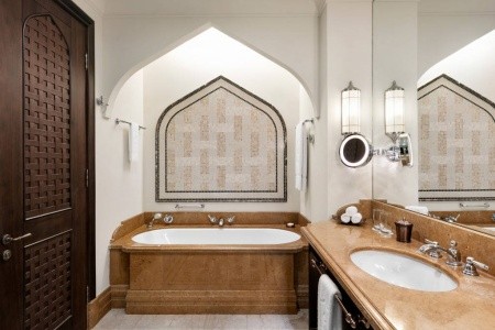 Spojené arabské emiráty Abu Dhabi Shangri-La Hotel Qaryat Al Beri 7 dňový pobyt Raňajky Letecky Letisko: Praha October 2026 ( 1/10/26- 7/10/26)