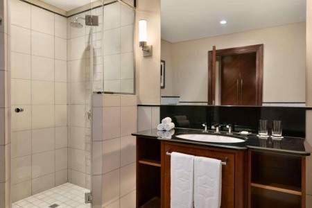 Spojené arabské emiráty Abu Dhabi Shangri-La Hotel Qaryat Al Beri 7 dňový pobyt Raňajky Letecky Letisko: Praha October 2026 ( 1/10/26- 7/10/26)