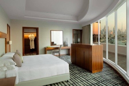 Spojené arabské emiráty Dubaj Jumeirah Rotana 7 dňový pobyt Polpenzia Letecky Letisko: Praha August 2026 (12/08/26-18/08/26)