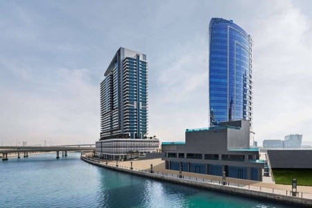 Spojené arabské emiráty Dubaj Radisson Blu Hotel, Dubai Canal View 5 dňový pobyt Bez stravy Letecky Letisko: Praha November 2026 (16/11/26-20/11/26)