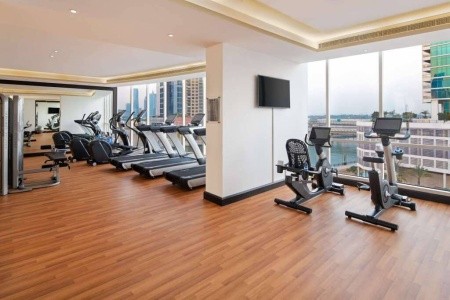 Spojené arabské emiráty Dubaj Radisson Blu Hotel, Dubai Canal View 5 dňový pobyt Bez stravy Letecky Letisko: Praha November 2026 (16/11/26-20/11/26)