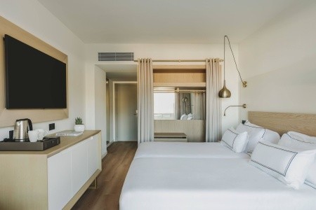 Španielsko Katalánsko Melia Sitges 4 dňový pobyt Raňajky Letecky Letisko: Praha September 2026 ( 6/09/26- 9/09/26)