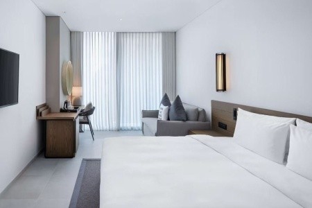 Spojené arabské emiráty Dubaj Radisson Beach Resort Palm Jumeirah 7 dňový pobyt Raňajky Letecky Letisko: Krakov June 2027 (26/06/27- 2/07/27)