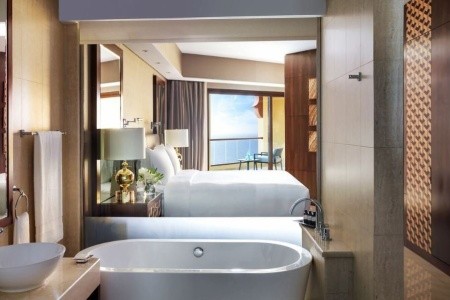 Spojené arabské emiráty Ajman Fairmont Ajman 5 dňový pobyt Raňajky Letecky Letisko: Krakov June 2027 (28/06/27- 2/07/27)