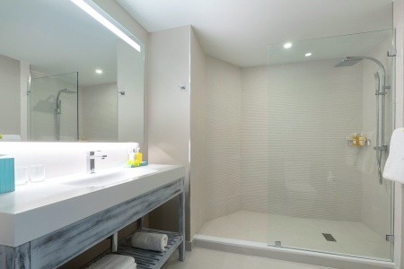 Sea Breeze Beach House (Oistins) - 12