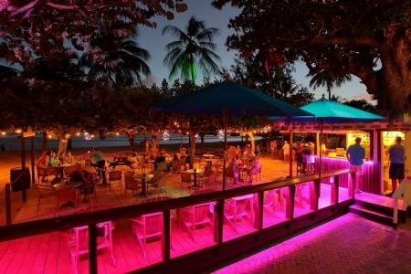 Coconut Court Beach Resort - 9