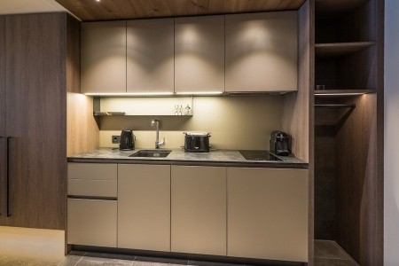 Vier Studios & Restaurant - 13