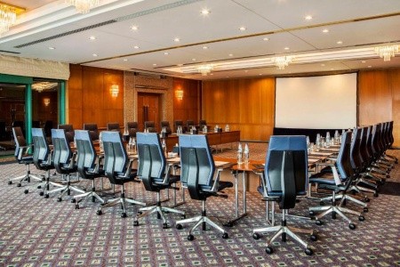 Spojené arabské emiráty Dubaj Hilton Dubai Jumeirah 6 dňový pobyt Polpenzia Letecky Letisko: Praha July 2026 (16/07/26-21/07/26)