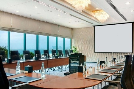 Spojené arabské emiráty Dubaj Hilton Dubai Jumeirah 6 dňový pobyt Polpenzia Letecky Letisko: Praha July 2026 (16/07/26-21/07/26)