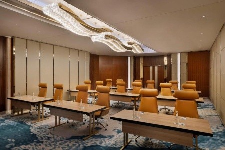 Spojené arabské emiráty Dubaj Hilton Dubai Jumeirah 6 dňový pobyt Polpenzia Letecky Letisko: Praha July 2026 (16/07/26-21/07/26)