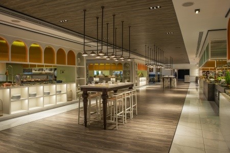 Spojené arabské emiráty Dubaj The Westin Dubai Mina Seyahi Beach Resort & Marina 9 dňový pobyt Polpenzia Letecky Letisko: Praha August 2026 (11/08/26-19/08/26)
