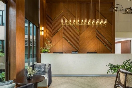 Thajsko Phuket The Proud Karon Beach Phuket Trademark Collection By Wyndham 9 dňový pobyt Polpenzia Letecky Letisko: Praha October 2026 (12/10/26-20/10/26)