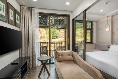 Thajsko Phuket The Proud Karon Beach Phuket Trademark Collection By Wyndham 9 dňový pobyt Polpenzia Letecky Letisko: Praha October 2026 (12/10/26-20/10/26)