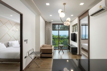 Thajsko Phuket The Proud Karon Beach Phuket Trademark Collection By Wyndham 9 dňový pobyt Polpenzia Letecky Letisko: Praha October 2026 (12/10/26-20/10/26)