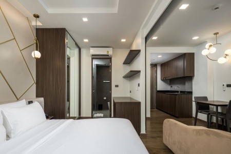 Thajsko Phuket The Proud Karon Beach Phuket Trademark Collection By Wyndham 9 dňový pobyt Polpenzia Letecky Letisko: Praha October 2026 (12/10/26-20/10/26)
