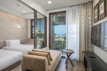 Thajsko Phuket The Proud Karon Beach Phuket Trademark Collection By Wyndham 9 dňový pobyt Polpenzia Letecky Letisko: Praha October 2026 (12/10/26-20/10/26)