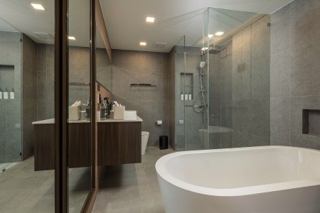 Thajsko Phuket The Proud Karon Beach Phuket Trademark Collection By Wyndham 9 dňový pobyt Polpenzia Letecky Letisko: Praha October 2026 (12/10/26-20/10/26)
