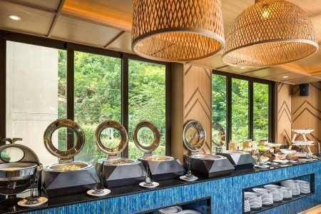 Thajsko Phuket The Proud Karon Beach Phuket Trademark Collection By Wyndham 9 dňový pobyt Polpenzia Letecky Letisko: Praha October 2026 (12/10/26-20/10/26)