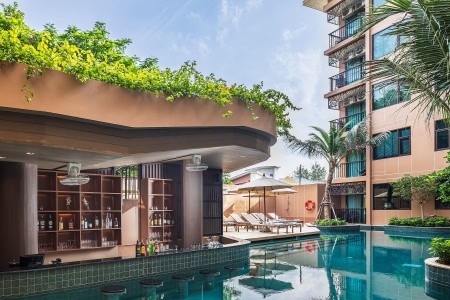 Thajsko Phuket The Proud Karon Beach Phuket Trademark Collection By Wyndham 9 dňový pobyt Polpenzia Letecky Letisko: Praha October 2026 (12/10/26-20/10/26)