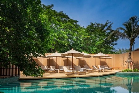 Thajsko Phuket The Proud Karon Beach Phuket Trademark Collection By Wyndham 9 dňový pobyt Polpenzia Letecky Letisko: Praha October 2026 (12/10/26-20/10/26)