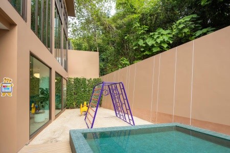 Thajsko Phuket The Proud Karon Beach Phuket Trademark Collection By Wyndham 9 dňový pobyt Polpenzia Letecky Letisko: Praha October 2026 (12/10/26-20/10/26)