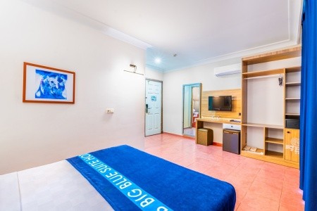 Club Big Blue Suite - 19