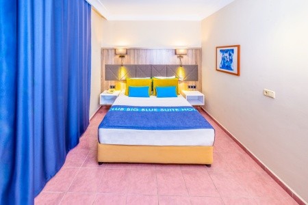 Club Big Blue Suite - 22