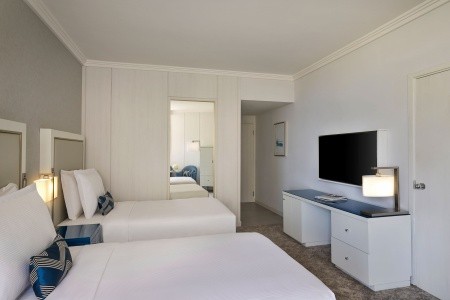Spojené arabské emiráty Abu Dhabi Beach Rotana Hotel & Tower 12 dňový pobyt All Inclusive Letecky Letisko: Praha May 2027 (14/05/27-25/05/27)