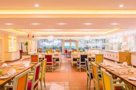 Spojené arabské emiráty Sharjah Coral Beach Resort 10 dňový pobyt Polpenzia Letecky Letisko: Praha January 2027 (10/01/27-19/01/27)