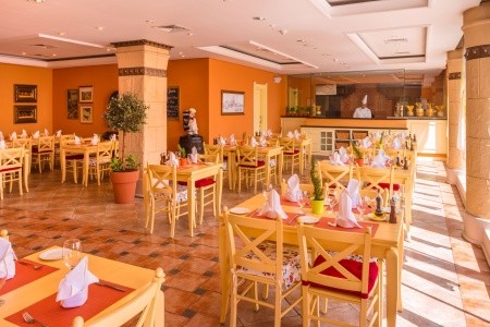 Spojené arabské emiráty Sharjah Coral Beach Resort 10 dňový pobyt Polpenzia Letecky Letisko: Praha January 2027 (10/01/27-19/01/27)