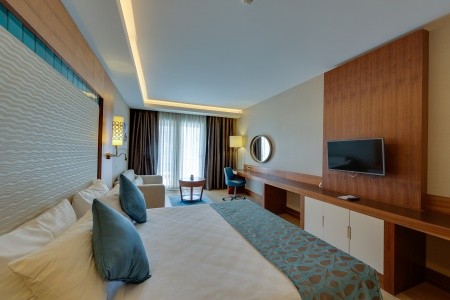 Ramada Hotel & Suites By Wyndham - 18