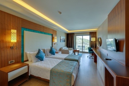 Ramada Hotel & Suites By Wyndham - 19