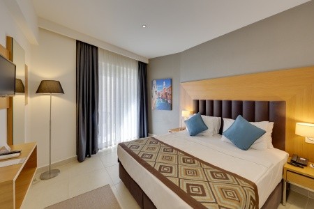 Ramada Hotel & Suites By Wyndham - 31