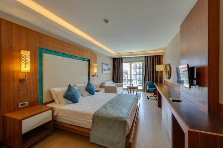 Ramada Hotel & Suites By Wyndham - 37