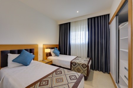 Ramada Hotel & Suites By Wyndham - 43