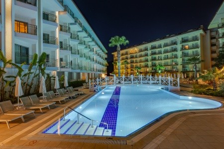 Ramada Hotel & Suites By Wyndham - 77