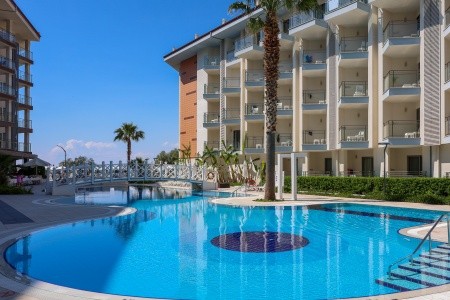 Ramada Hotel & Suites By Wyndham - 78