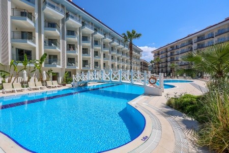 Ramada Hotel & Suites By Wyndham - 79