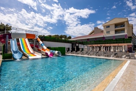 Ramada Hotel & Suites By Wyndham - 84