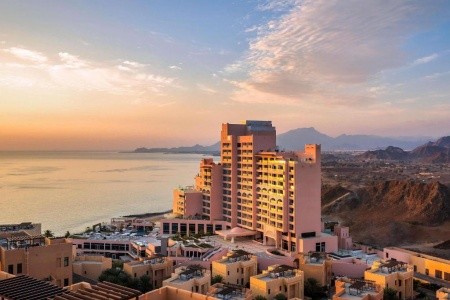 Spojené arabské emiráty Fujairah Fairmont Fujairah Beach Resort 10 dňový pobyt All Inclusive Letecky Letisko: Praha August 2026 ( 4/08/26-13/08/26)
