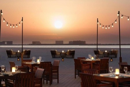Spojené arabské emiráty Ras Al Khaimah The Ritz Carlton 6 dňový pobyt Raňajky Letecky Letisko: Praha November 2026 (10/11/26-15/11/26)