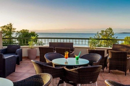 Blue Waves Resort - 9