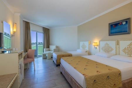 Crystal Admiral Resort & Spa - 12